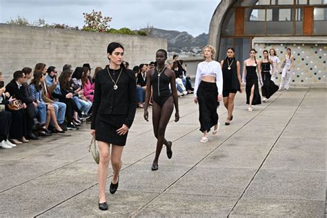 chanel cruise foulard|Chanel Cruise 2025 Sets Sail to Marseille With a Modern .